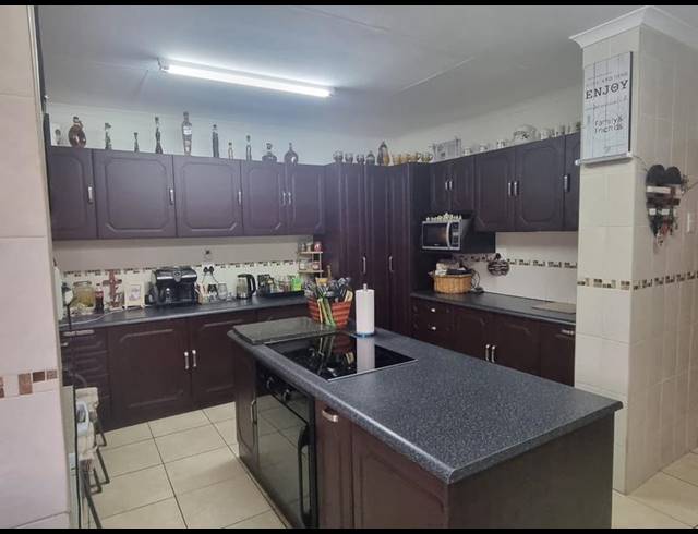 4 BEDROOM HOUSE FOR SALE IN MEYERVILLE